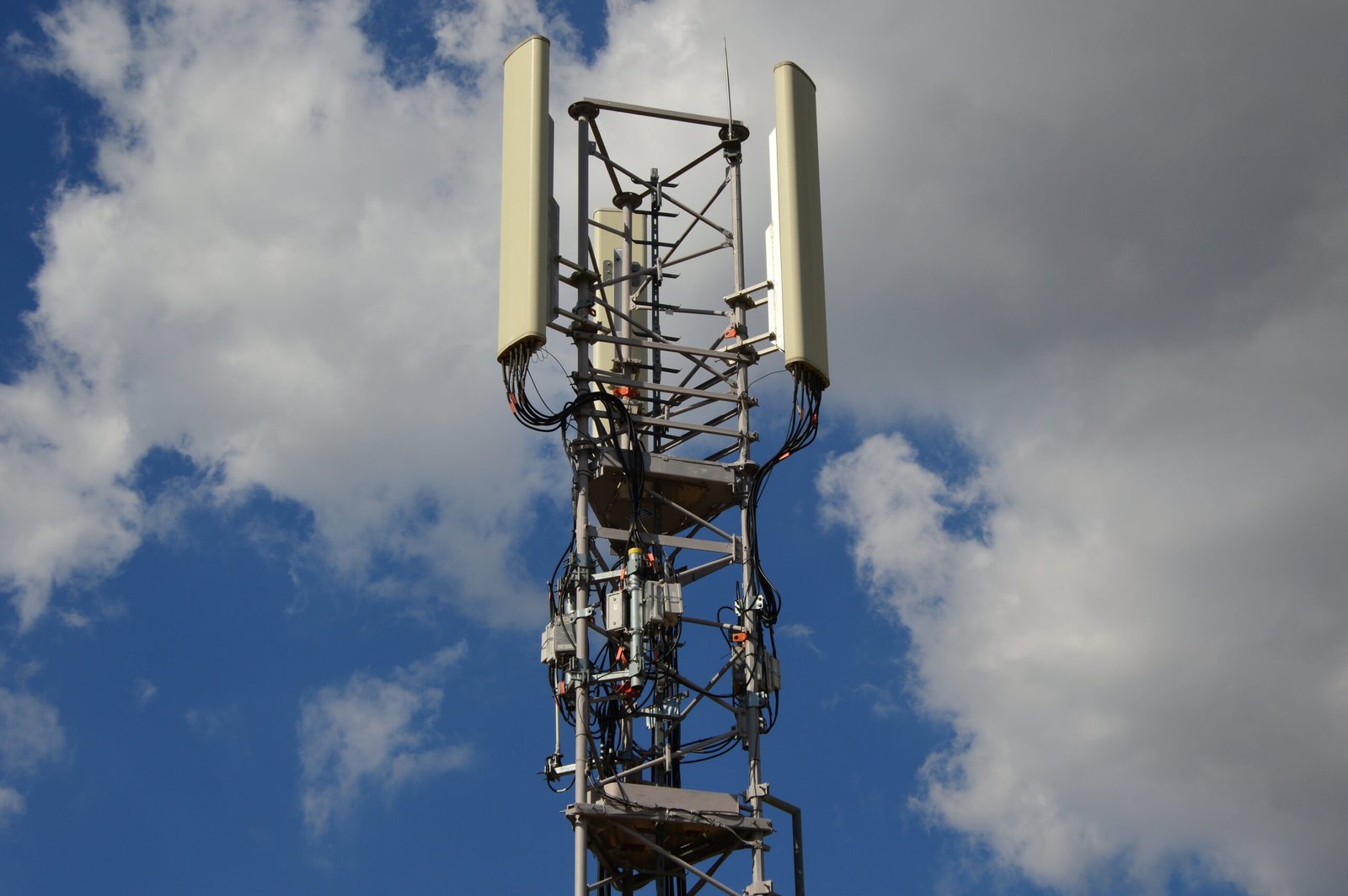 free-photo-of-low-angle-view-of-a-cell-tower